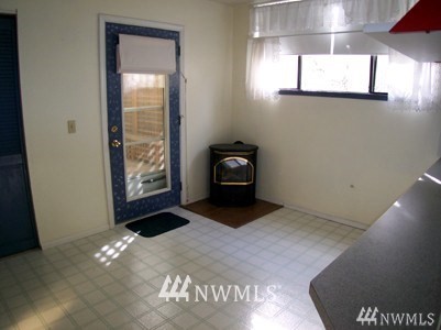 211 East 3rd Street Aberdeen, WA 98520 - Photo 20 of 27 a view of a livingroom with furniture