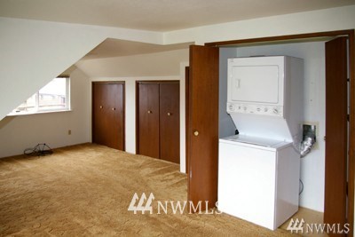 211 East 3rd Street Aberdeen, WA 98520 - Photo 23 of 27 a view of a room with a kitchen