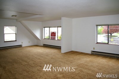 211 East 3rd Street Aberdeen, WA 98520 - Photo 24 of 27 an empty room with windows
