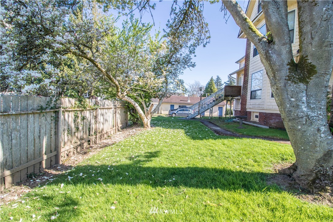 211 East 3rd Street Aberdeen, WA 98520 - Photo 5 of 27 a view of a backyard with garden