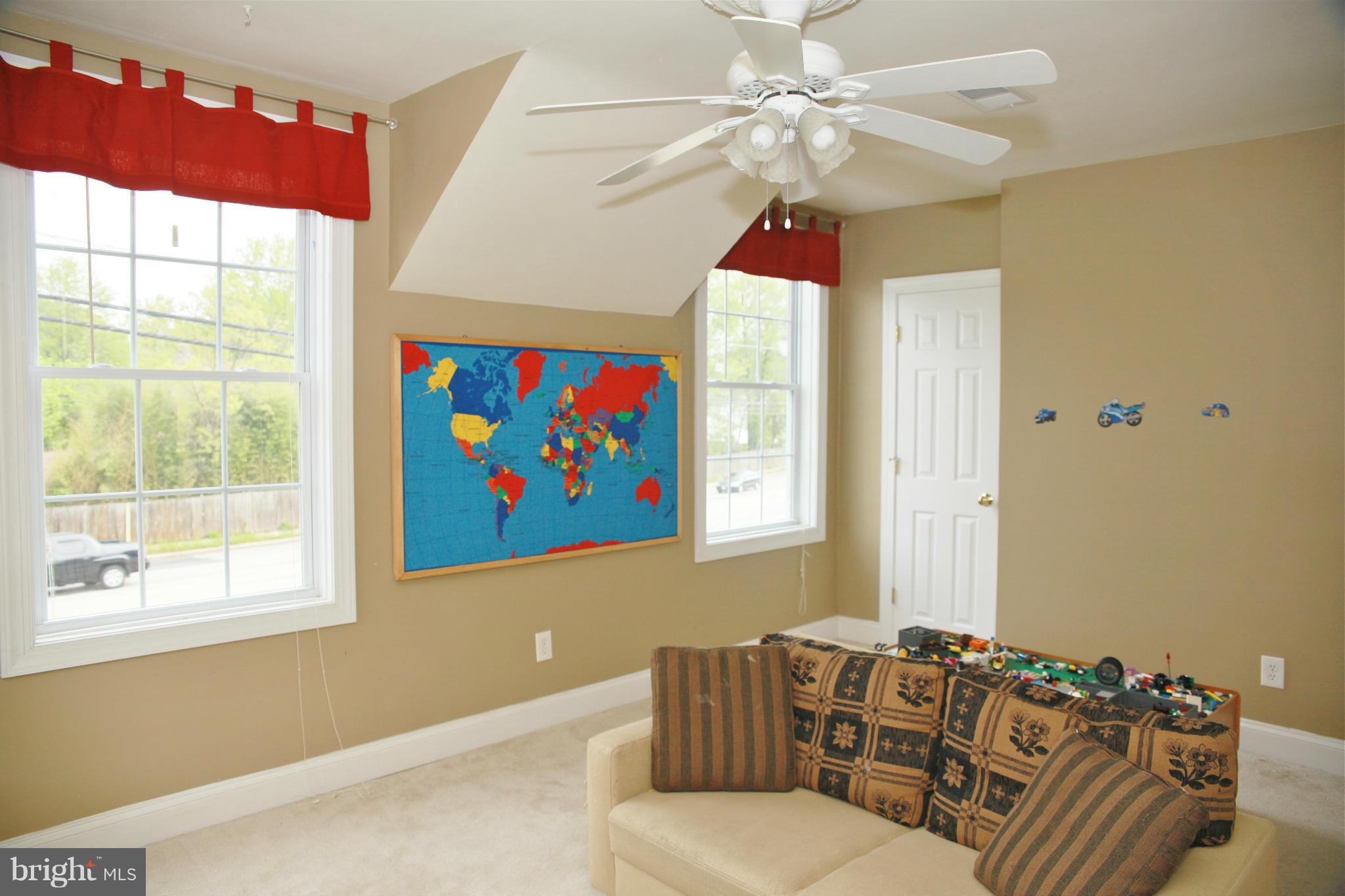 5313 Franconia Road Alexandria, VA 22310 - Photo 14 of 29 a living room with furniture and a window