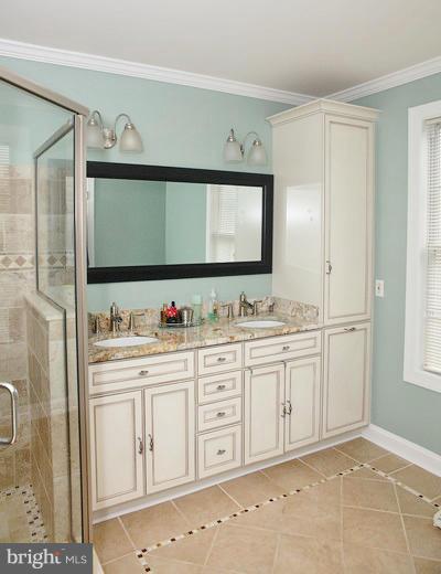 5313 Franconia Road Alexandria, VA 22310 - Photo 21 of 29 a bathroom with mirror and