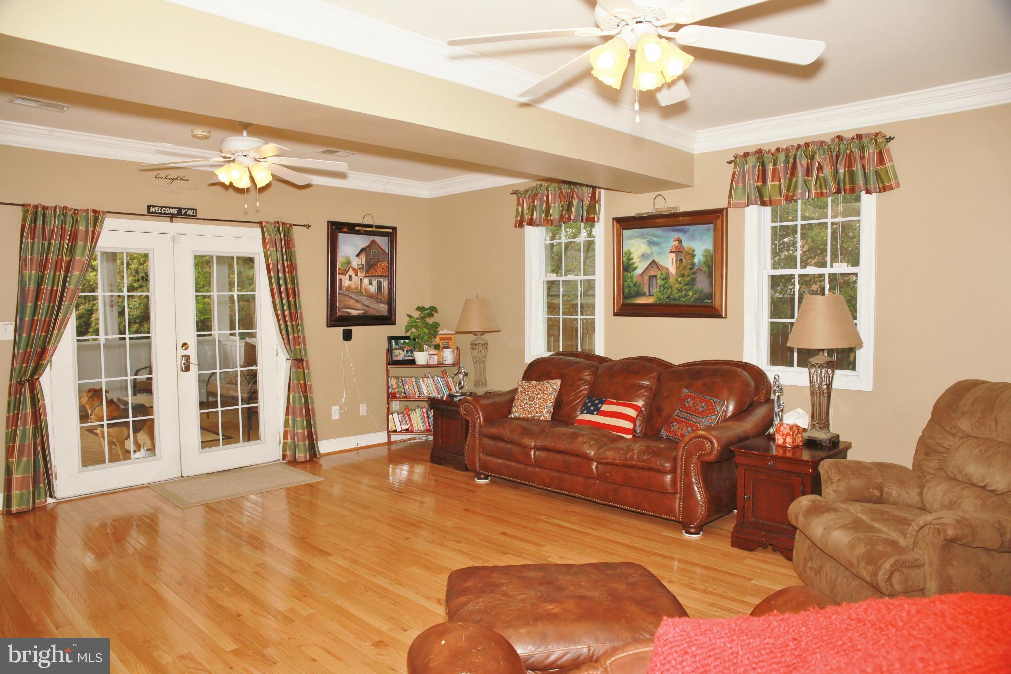 5313 Franconia Road Alexandria, VA 22310 - Photo 8 of 29 a living room with furniture and a large window