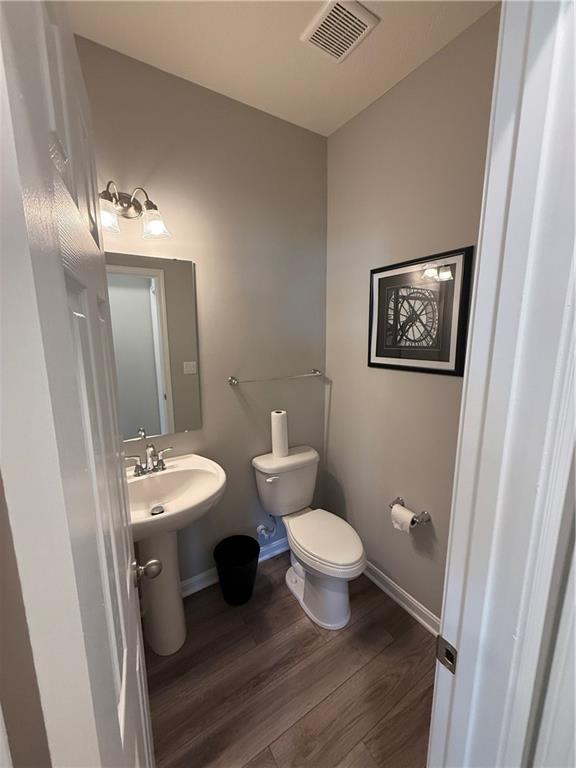178 Lockheed Drive Coraopolis, PA 15108 - Photo 7 of 22 a bathroom with a toilet sink and mirror