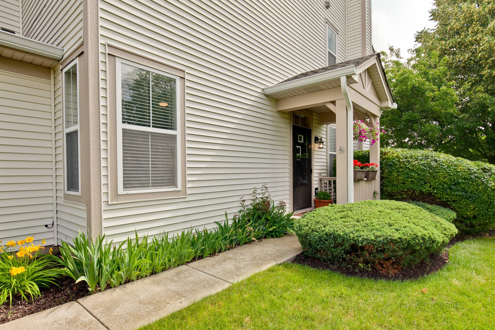 2891 Falling Waters Lane Lindenhurst, IL 60046 - Photo 3 of 26