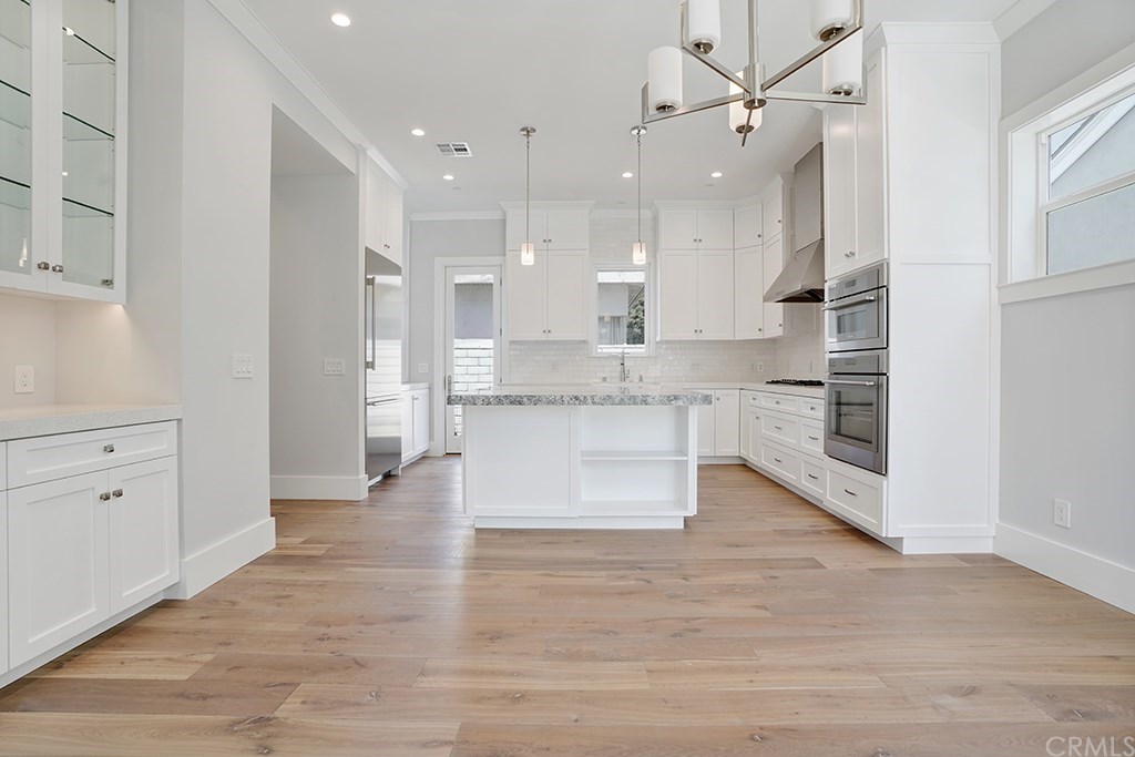 1591 Riverside Place Costa Mesa, CA 92627 - Photo 4 of 29