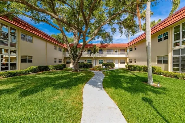 $1,500 | 17 Vista Palm Lane, Unit 201, Vero Beach, FL 32962