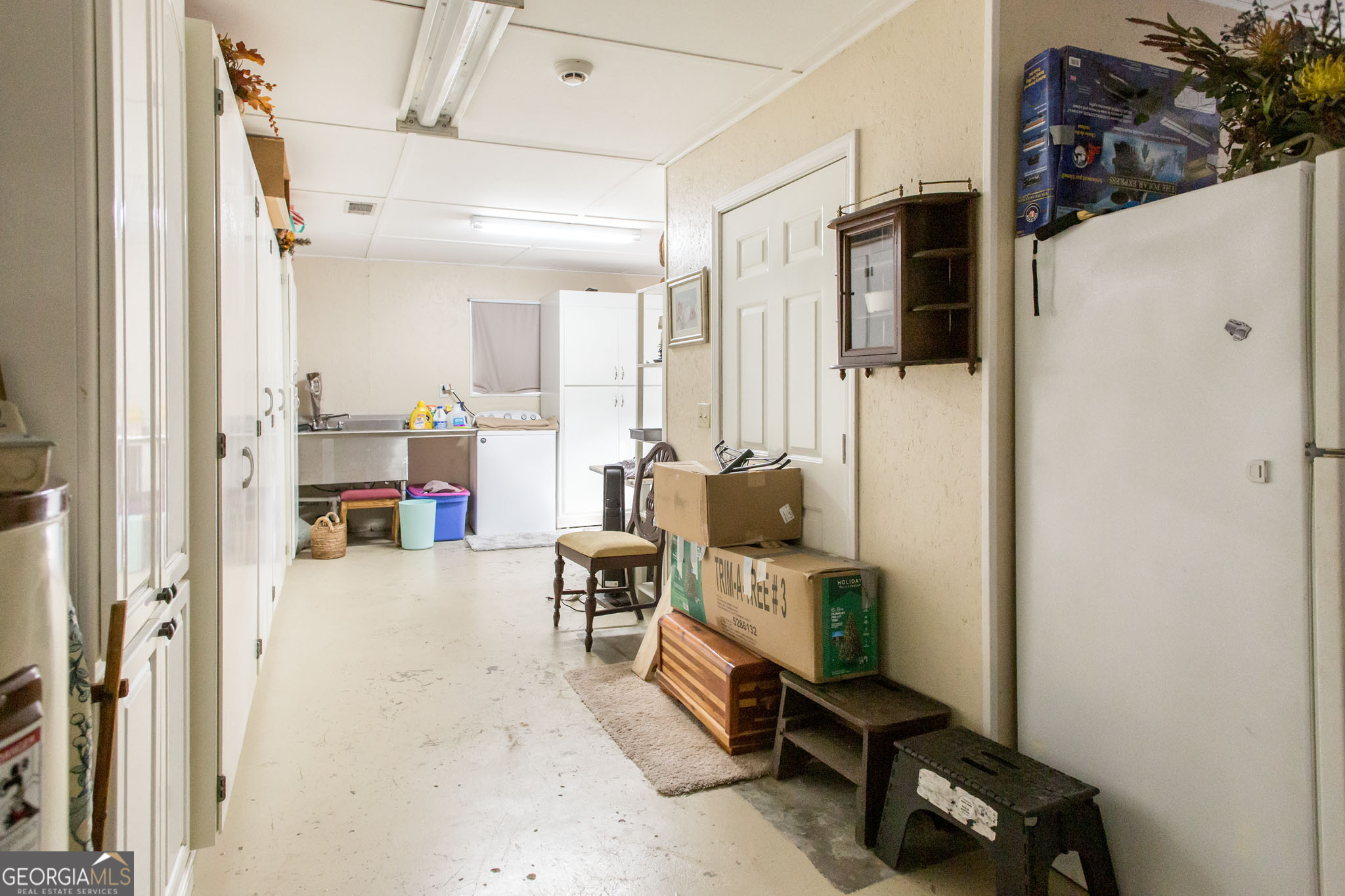 5084 White Hall Church Road Waycross, GA 31503 - Photo 21 of 41 a view of a livingroom with workspace and a window