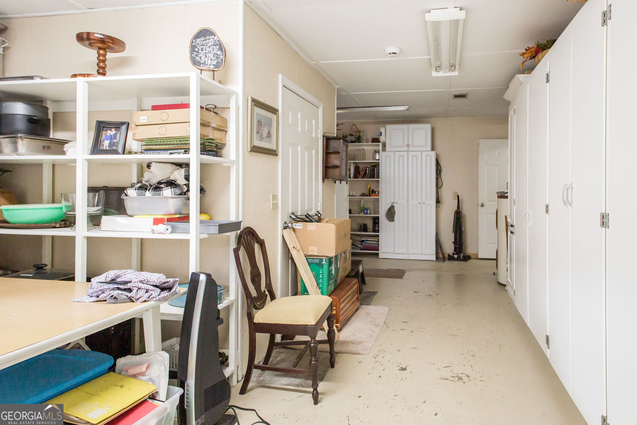 5084 White Hall Church Road Waycross, GA 31503 - Photo 24 of 41 a room with a book shelf and a dining table