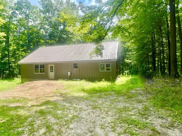 $165,000 | 2201 South Sand Lake Road, Hillsdale, MI 49242