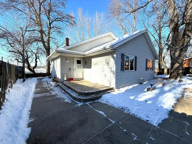 $637,000 | 5134 East Eagle Lake Road, Willmar, MN 56201