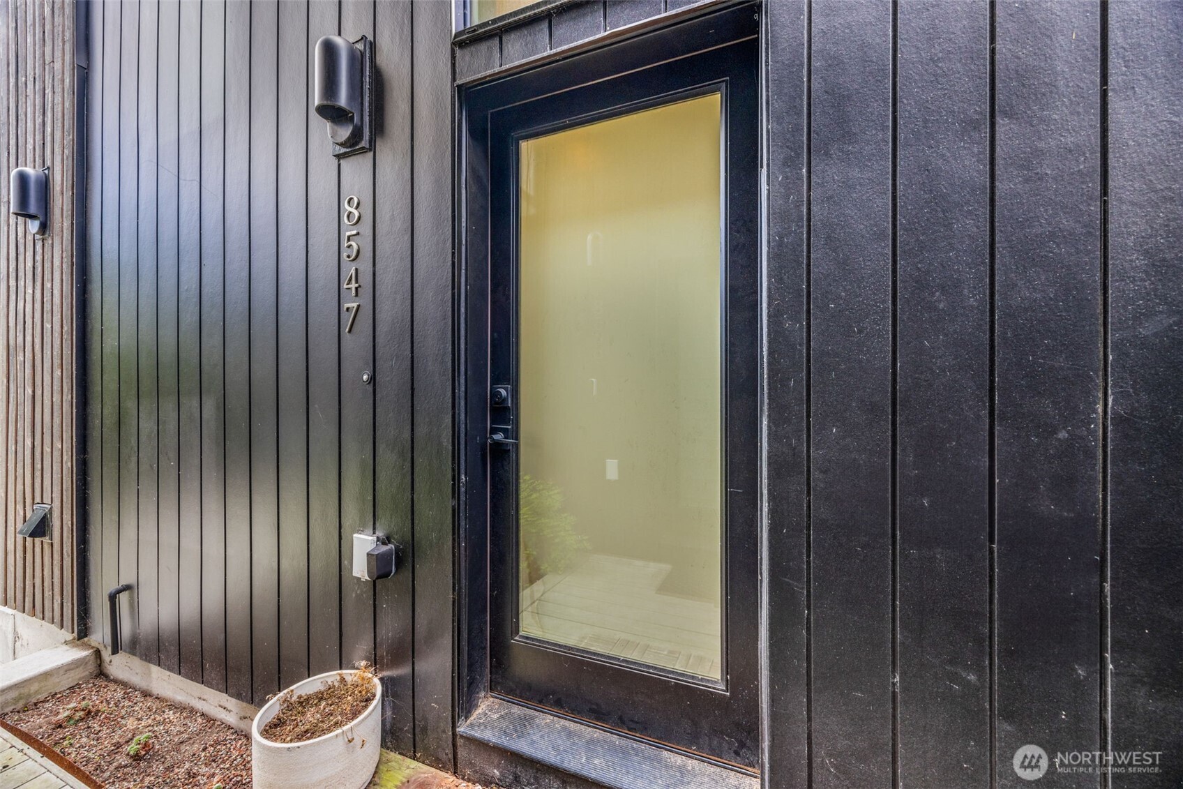 8547 Evanston Avenue North Seattle, WA 98103 - Photo 11 of 36