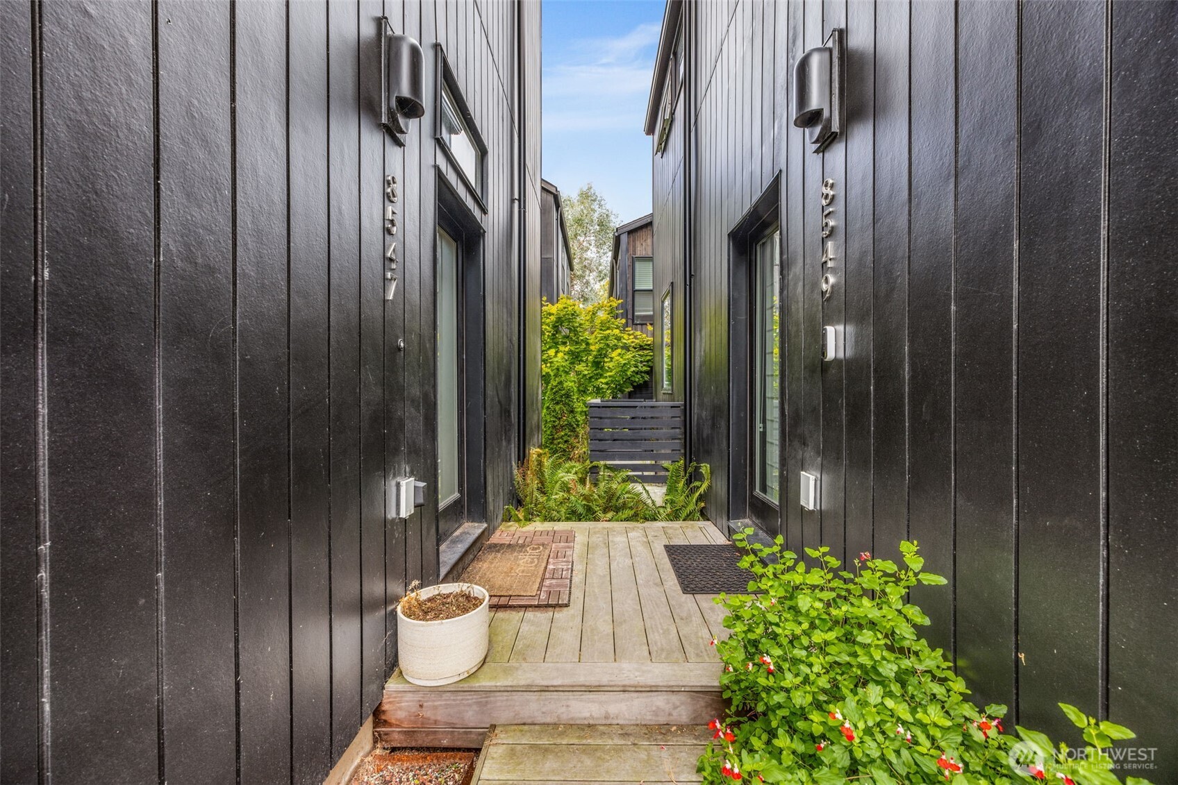 8547 Evanston Avenue North Seattle, WA 98103 - Photo 12 of 36