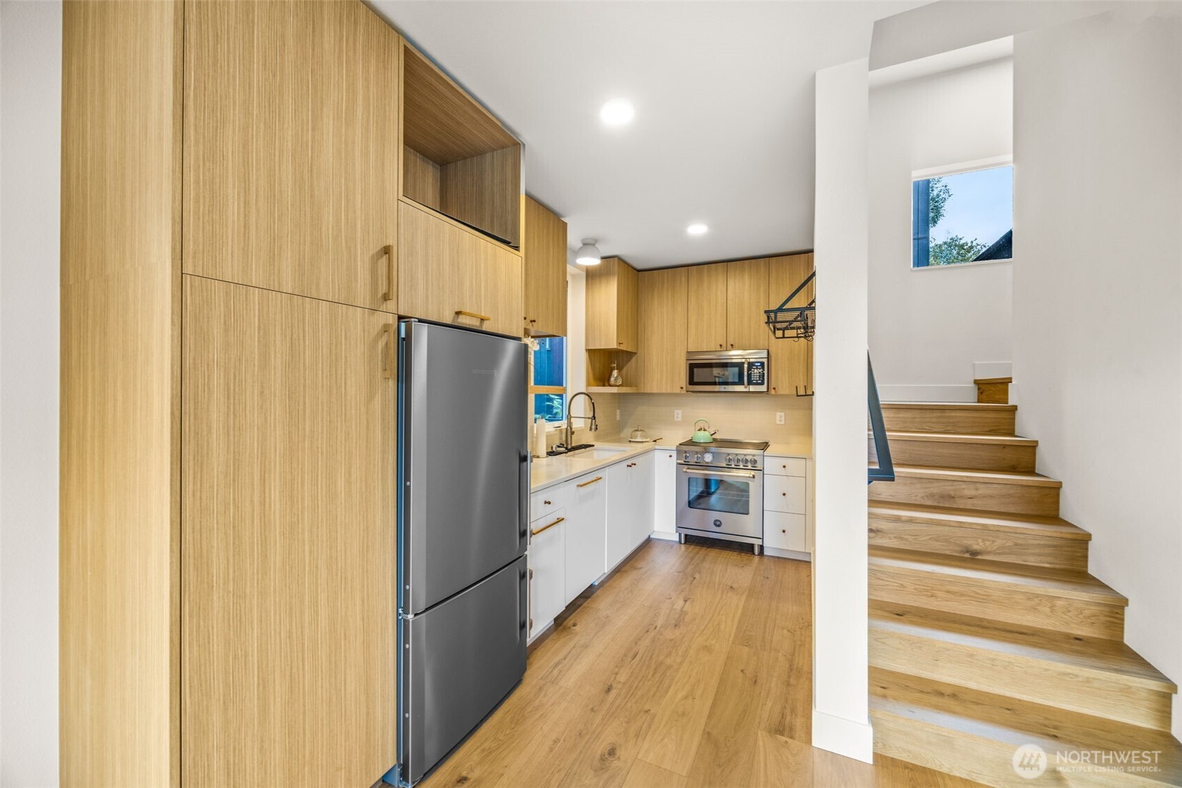 8547 Evanston Avenue North Seattle, WA 98103 - Photo 20 of 36