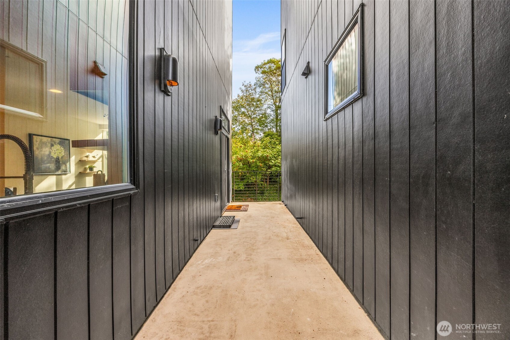 8547 Evanston Avenue North Seattle, WA 98103 - Photo 30 of 36