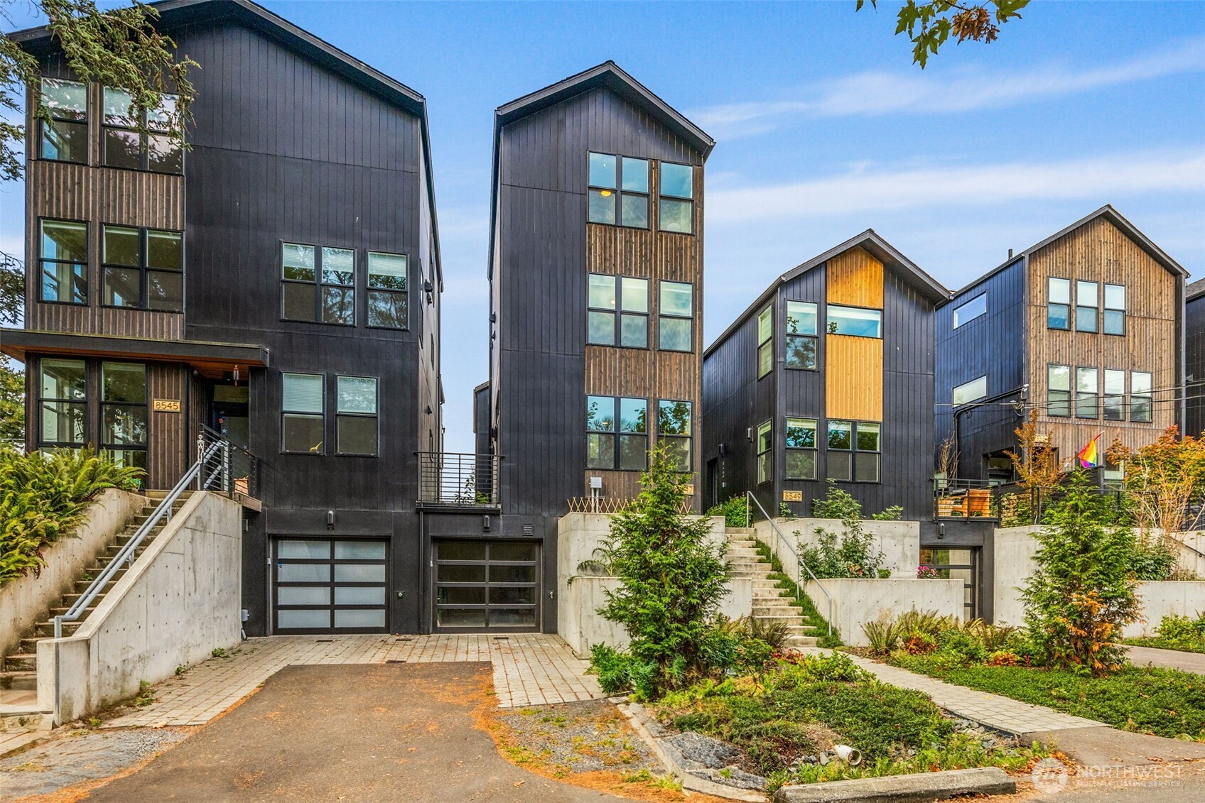 8547 Evanston Avenue North Seattle, WA 98103 - Photo 3 of 36