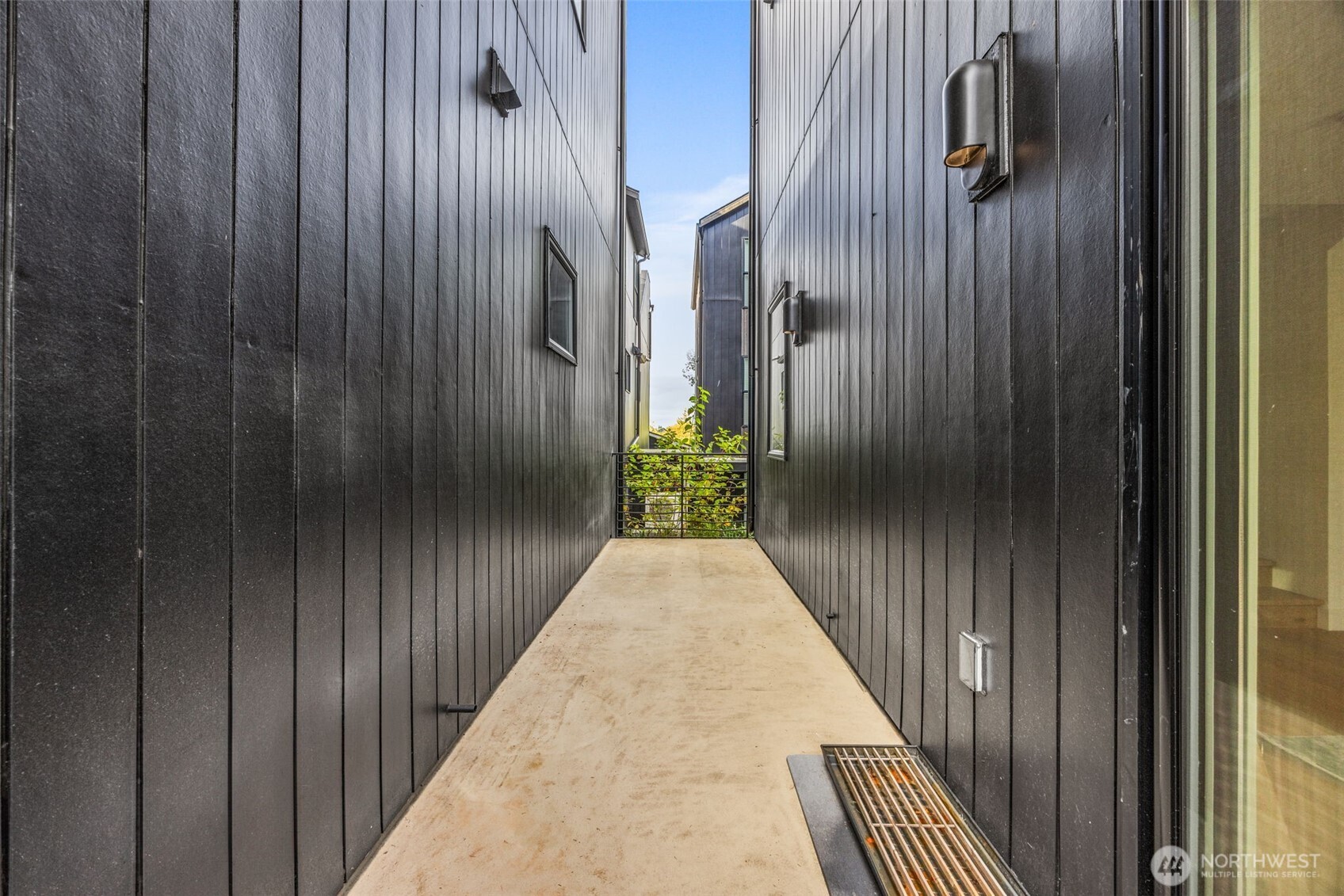 8547 Evanston Avenue North Seattle, WA 98103 - Photo 31 of 36