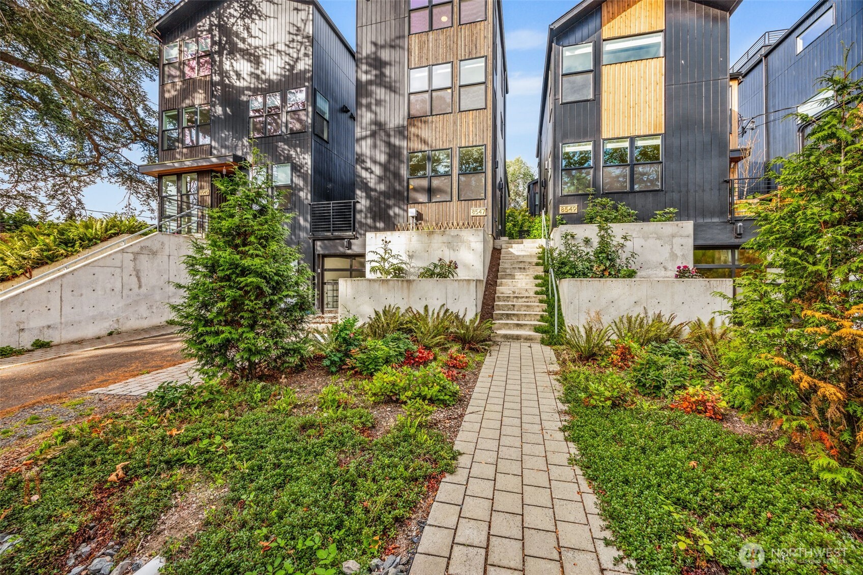 8547 Evanston Avenue North Seattle, WA 98103 - Photo 9 of 36