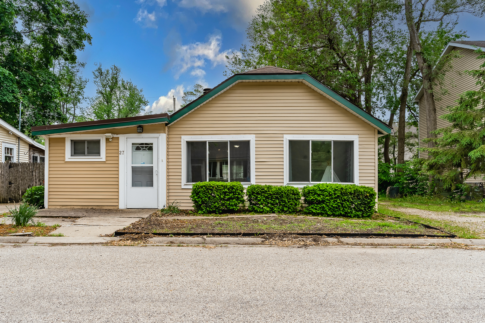 27 Arlington Road Fox Lake, IL 60020 - Photo 1 of 17 a front view of house with yard and green space