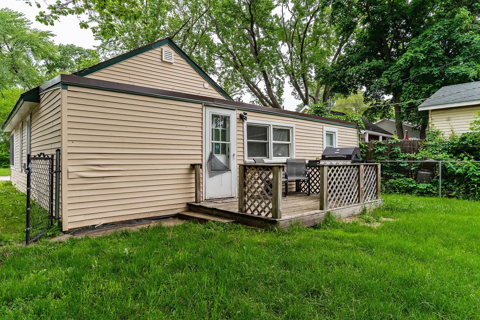 27 Arlington Road Fox Lake, IL 60020 - Photo 15 of 17 a front view of a house with garden