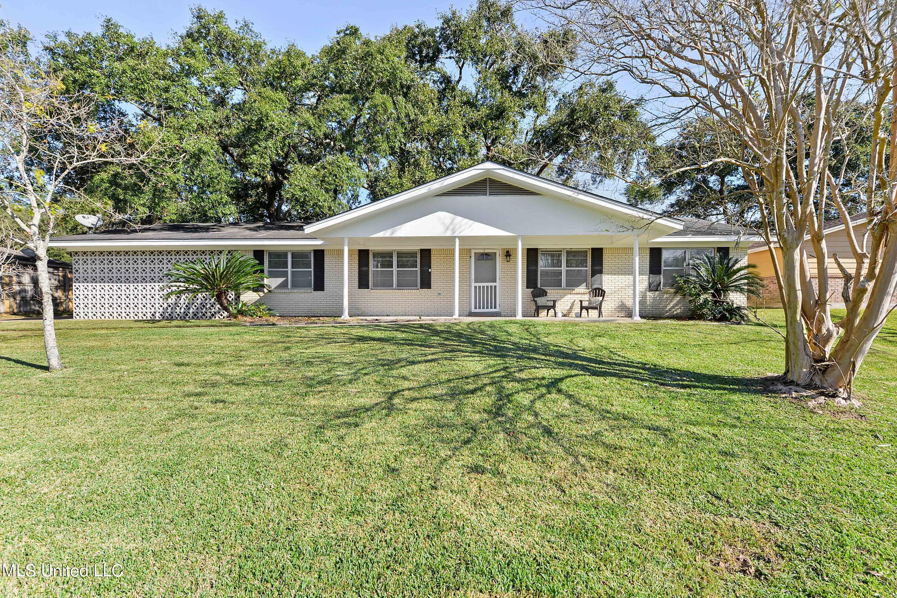 9106 Ridge Road Gulfport, MS 39503 - Photo 1 of 21 Front