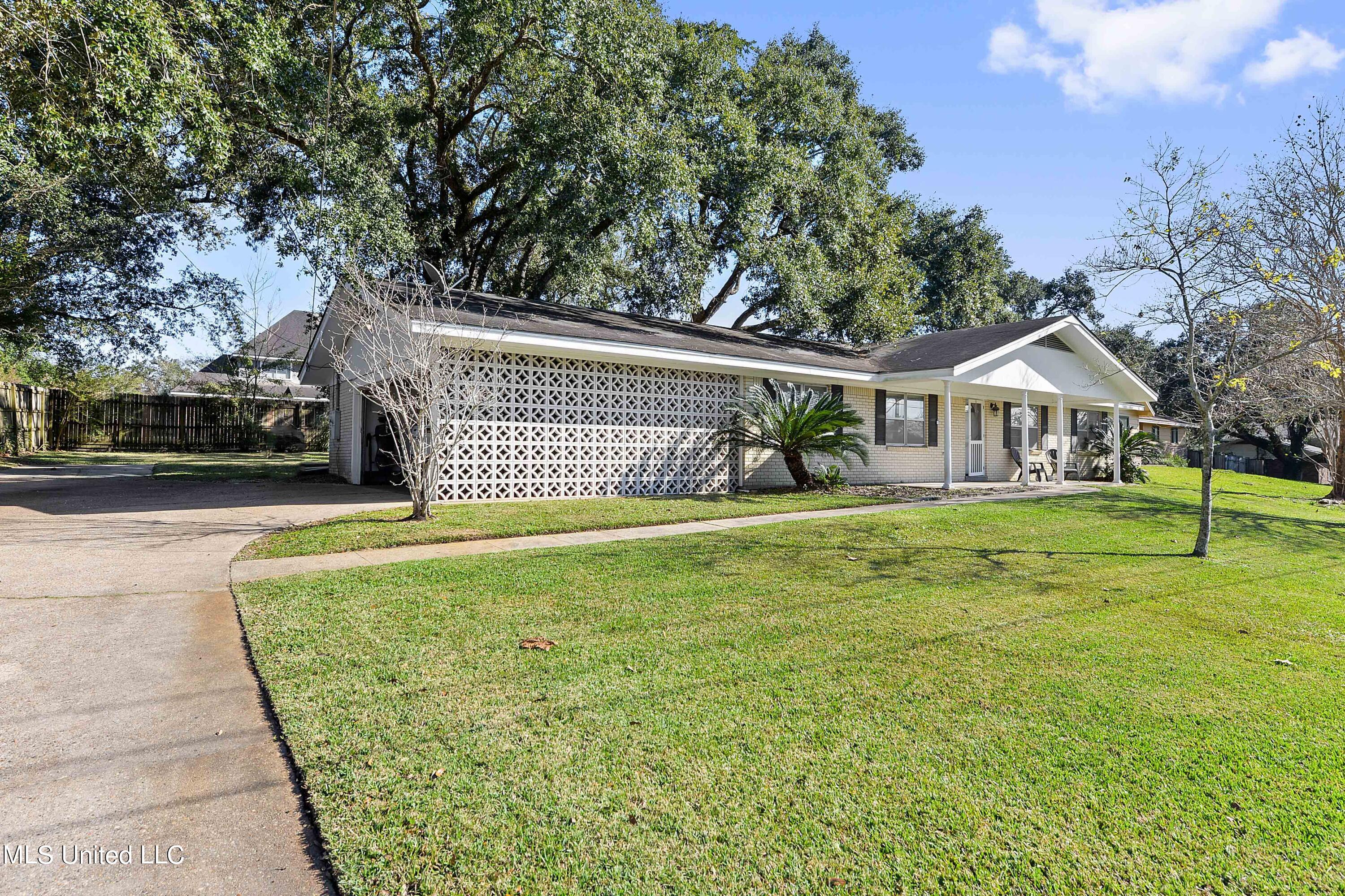 9106 Ridge Road Gulfport, MS 39503 - Photo 2 of 21 002