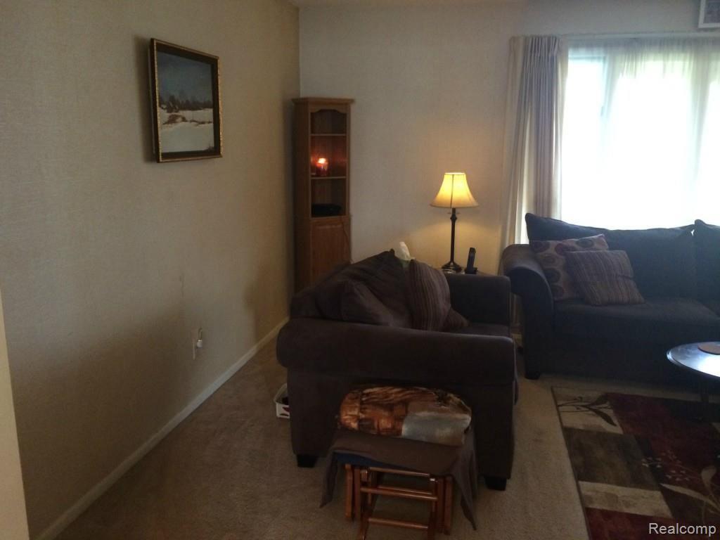 1186 Wreckenridge Road Flint, MI 48532 - Photo 8 of 33 photo 1 (7).jpg