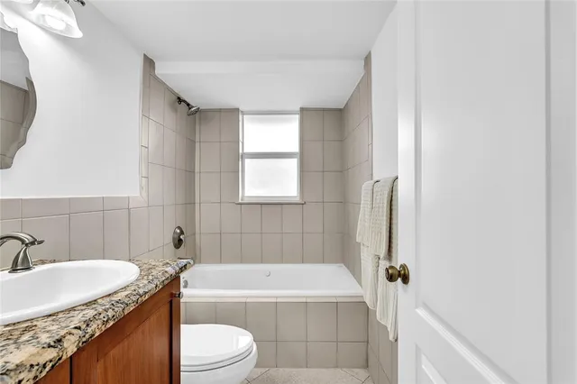 $219,000 | 4001 Northeast 21st Avenue, Unit 202, Fort Lauderdale, FL 33308