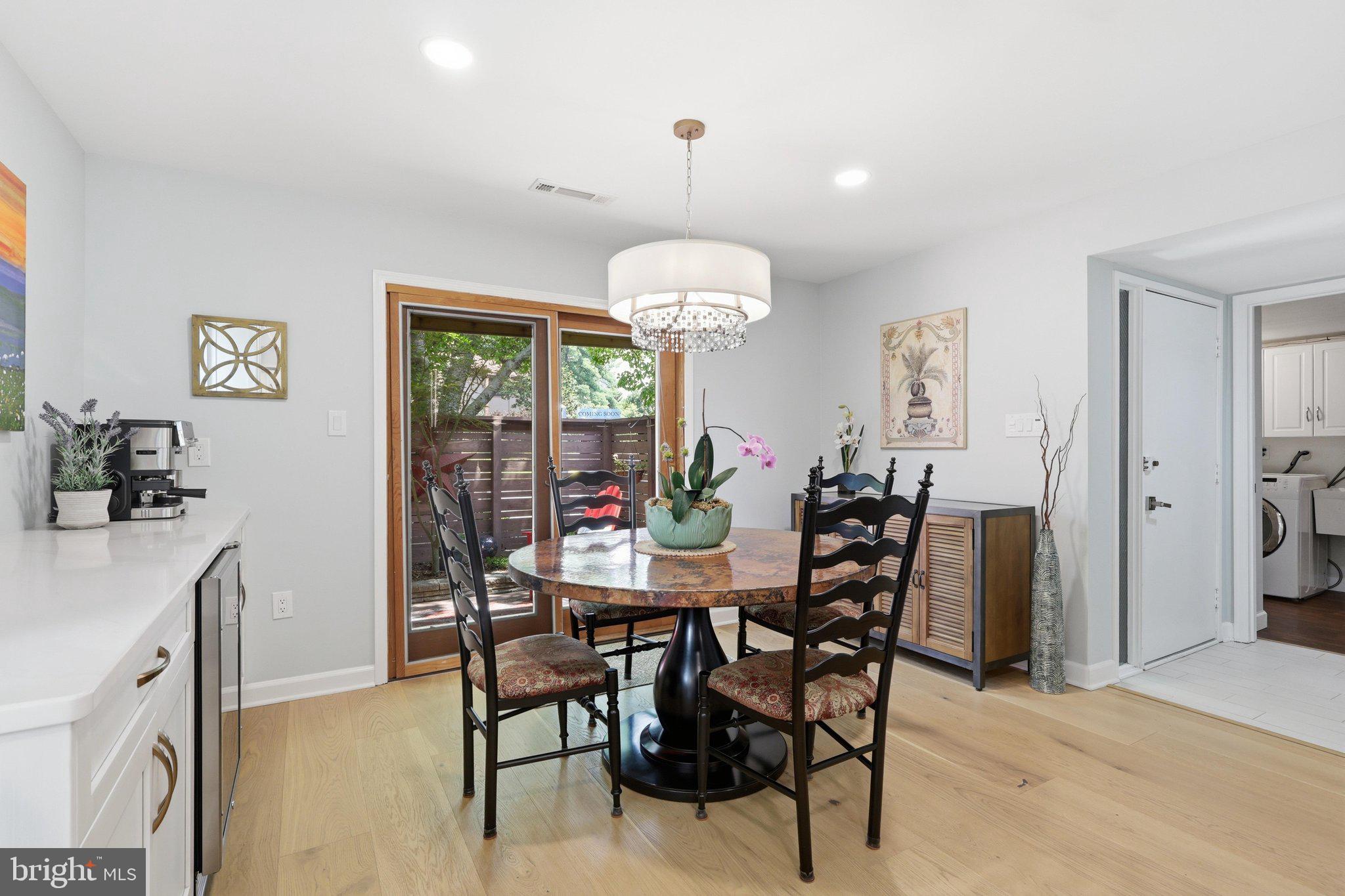 11615 Hunters Green Court Reston, VA 20191 - Photo 5 of 66 Eat-in kitchen - door to the private front patio