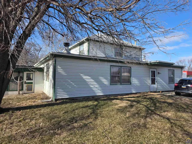$299,000 | 112 South 6th Street, Clay Center, KS 67432