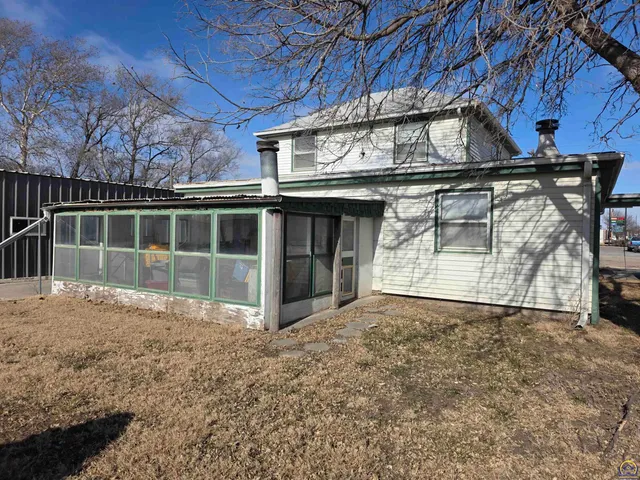 $299,000 | 112 South 6th Street, Clay Center, KS 67432