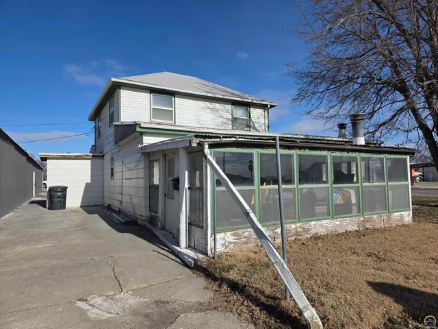 $299,000 | 112 South 6th Street, Clay Center, KS 67432