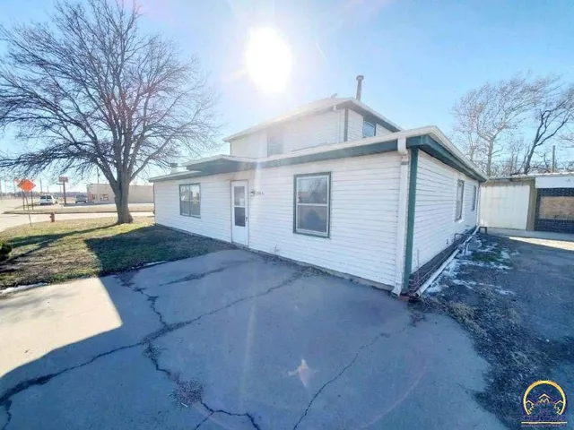 $299,000 | 112 South 6th Street, Clay Center, KS 67432