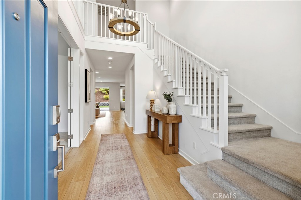18135 Tableau Way Saugus, CA 91350 - Photo 3 of 43 beautiful entry with vaulted ceilings