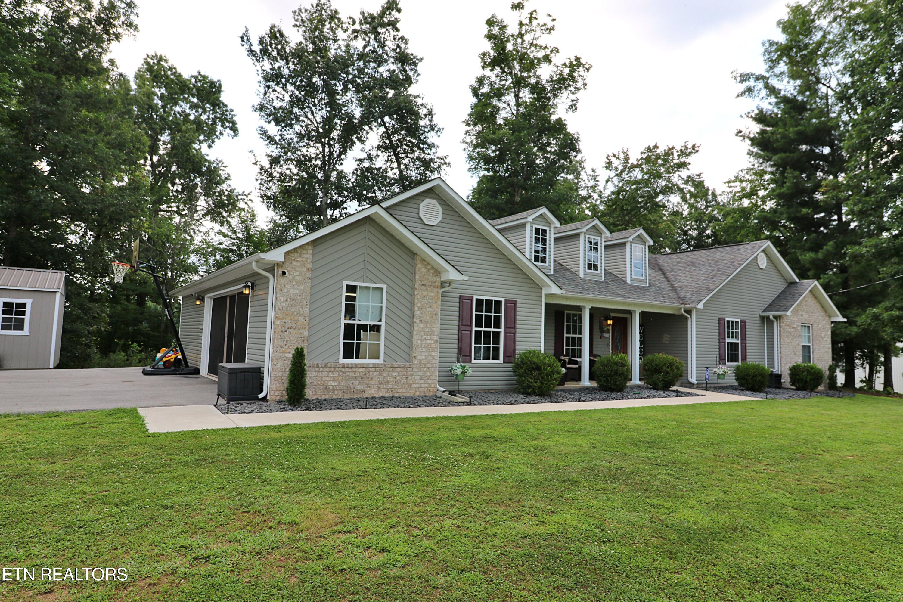 175 Logan Lane Oneida, TN 37841 - Photo 2 of 56 094A4284