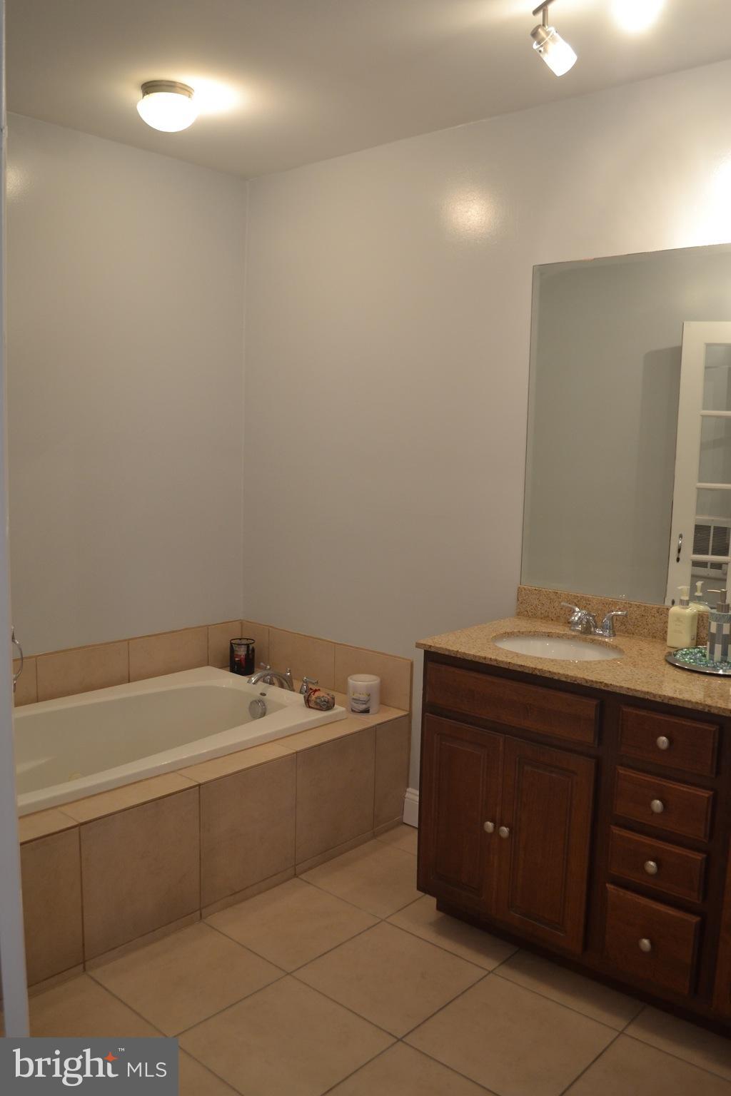 2606 Taney Road Baltimore, MD 21209 - Photo 17 of 30 Bath (Master)