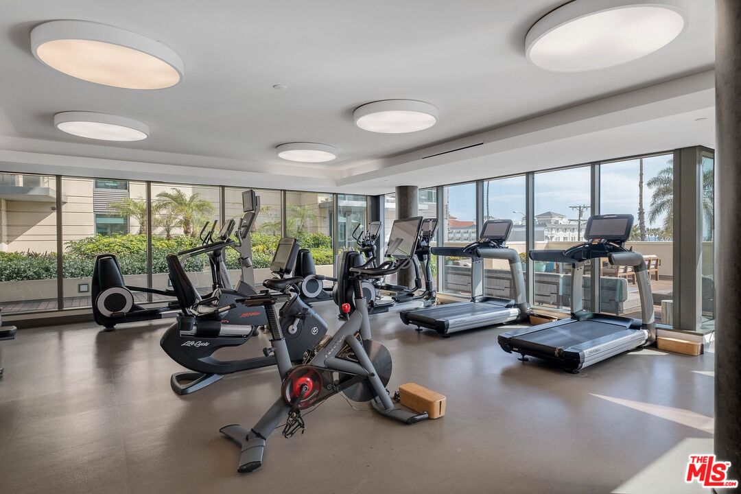 1755 Ocean Avenue, Unit 602 Santa Monica, CA 90401 - Photo 24 of 26 a view of a room with gym equipment