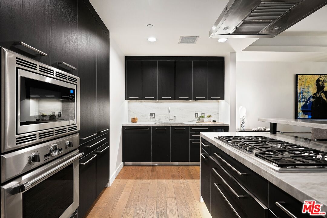 1755 Ocean Avenue, Unit 602 Santa Monica, CA 90401 - Photo 5 of 26 a kitchen with a stove and a microwave