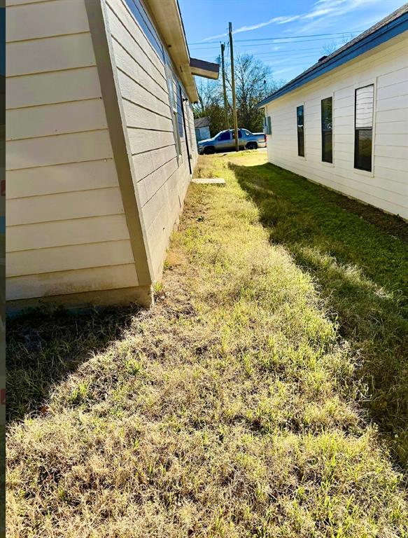 812 South 22nd Street Temple, TX 76501 - Photo 30 of 34 a view of a backyard of the house