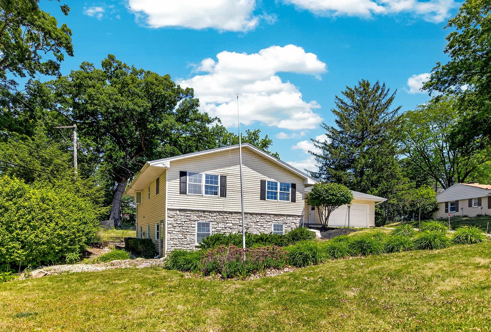 5010 Guilford Road Rockford, IL 61107 - Photo 1 of 36