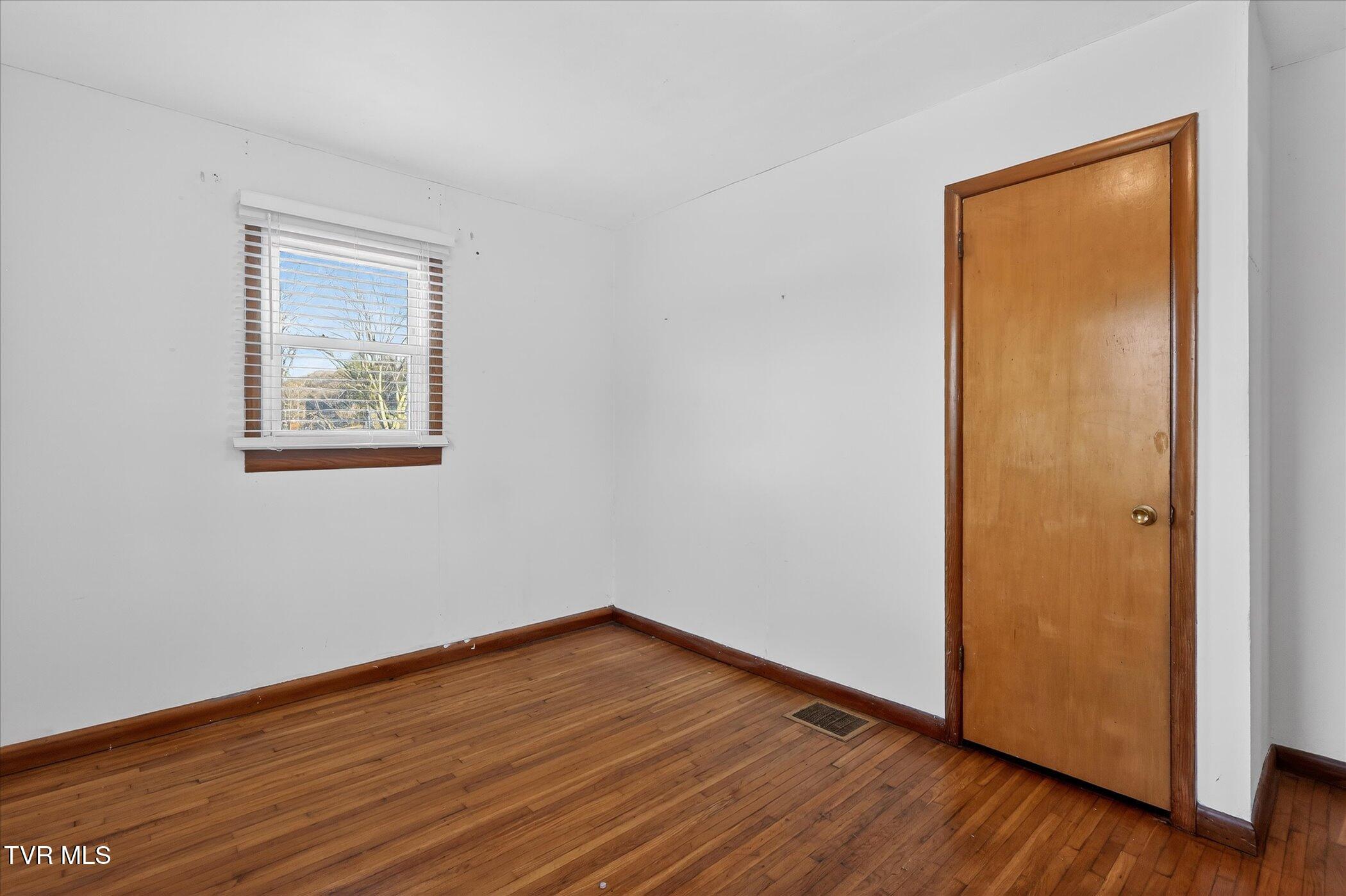 4534 Dishner Valley Road Bristol, VA 24202 - Photo 17 of 27 17-4534 Dishner Valley Rd Bristol-Window