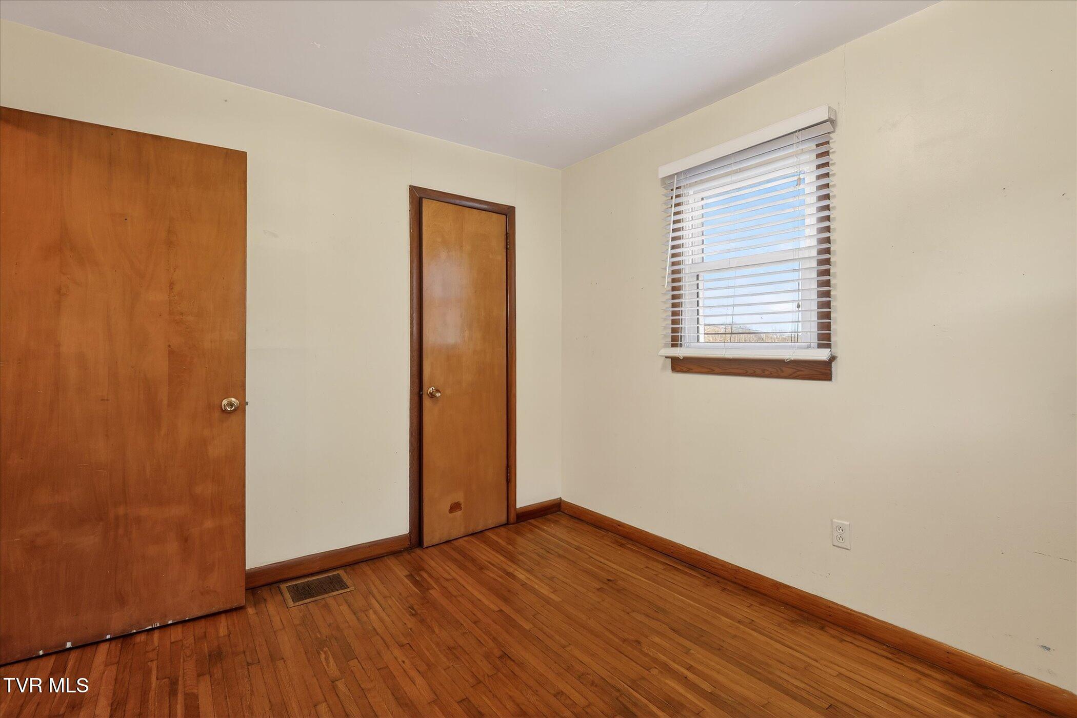 4534 Dishner Valley Road Bristol, VA 24202 - Photo 20 of 27 20-4534 Dishner Valley Rd Bristol-Window