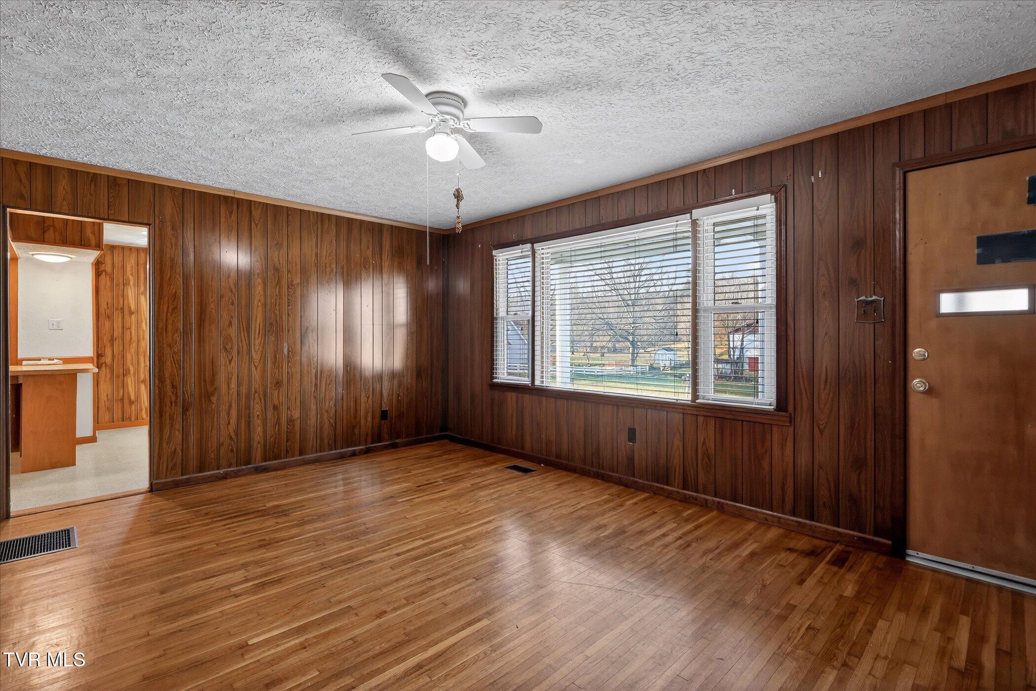 4534 Dishner Valley Road Bristol, VA 24202 - Photo 5 of 27 05-4534 Dishner Valley Rd Bristol-Window