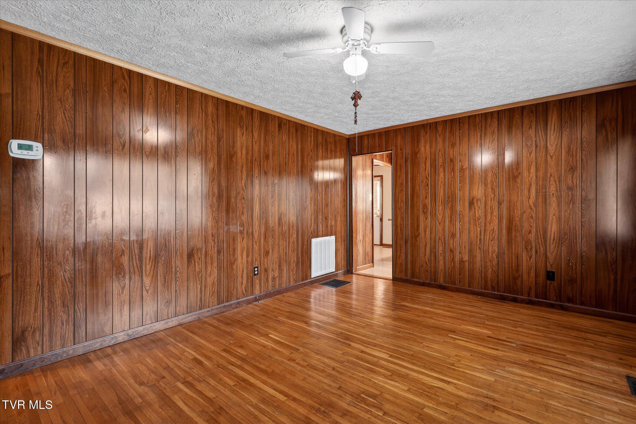 4534 Dishner Valley Road Bristol, VA 24202 - Photo 8 of 27 08-4534 Dishner Valley Rd Bristol-Window