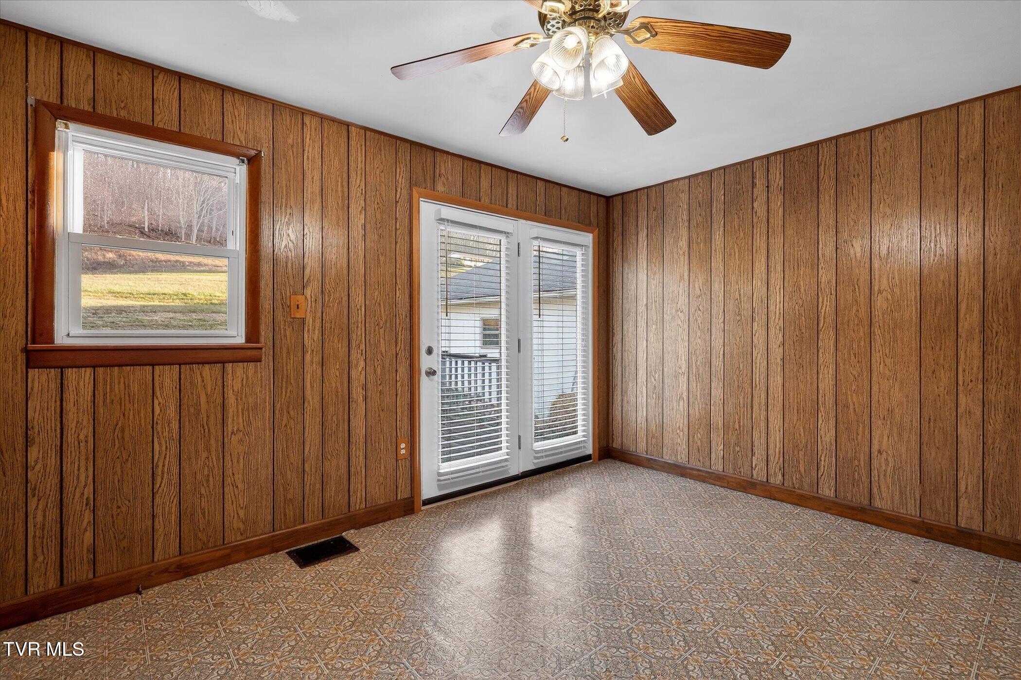 4534 Dishner Valley Road Bristol, VA 24202 - Photo 9 of 27 09-4534 Dishner Valley Rd Bristol-Window