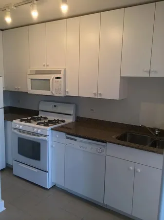 $1,590 | 4335 West Irving Park Road, Unit 102, Chicago, IL 60641