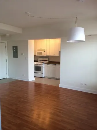 $1,590 | 4335 West Irving Park Road, Unit 102, Chicago, IL 60641