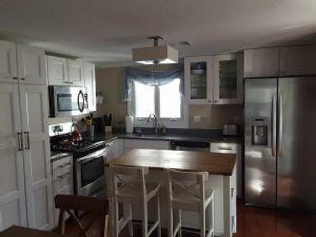 $2,200 | 18 Lowell Street, Unit UP, Seabrook, NH 03874