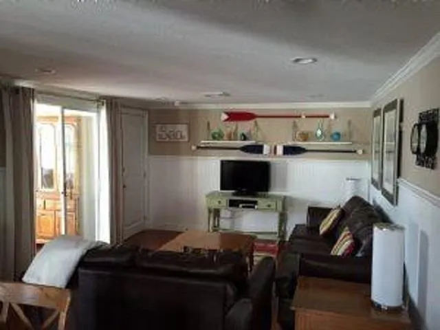 $2,200 | 18 Lowell Street, Unit UP, Seabrook, NH 03874