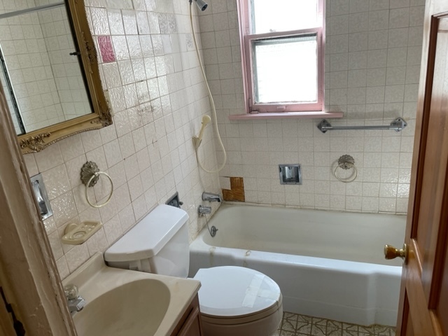 Undisclosed Address Maywood, IL 60153 - Photo 19 of 46 a bathroom with a toilet and a bathtub